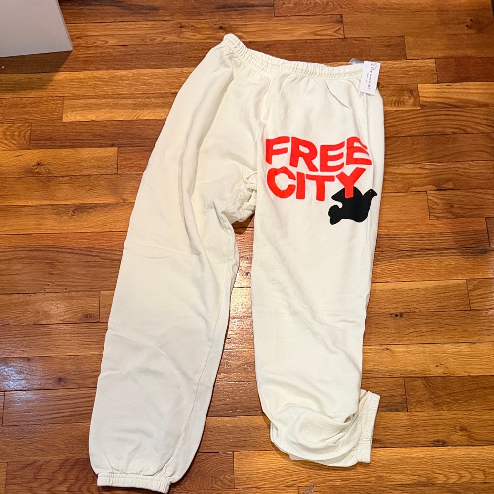 freecity Joggers in Cream with orange Logo